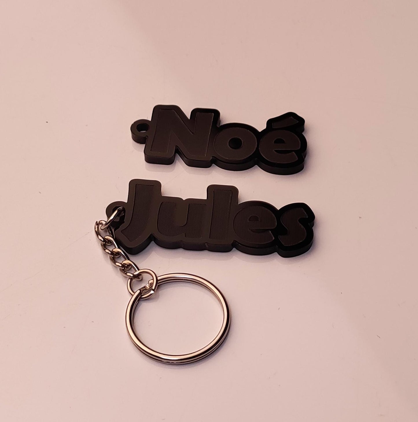 Porte-clés en acrylique noir personnalisé