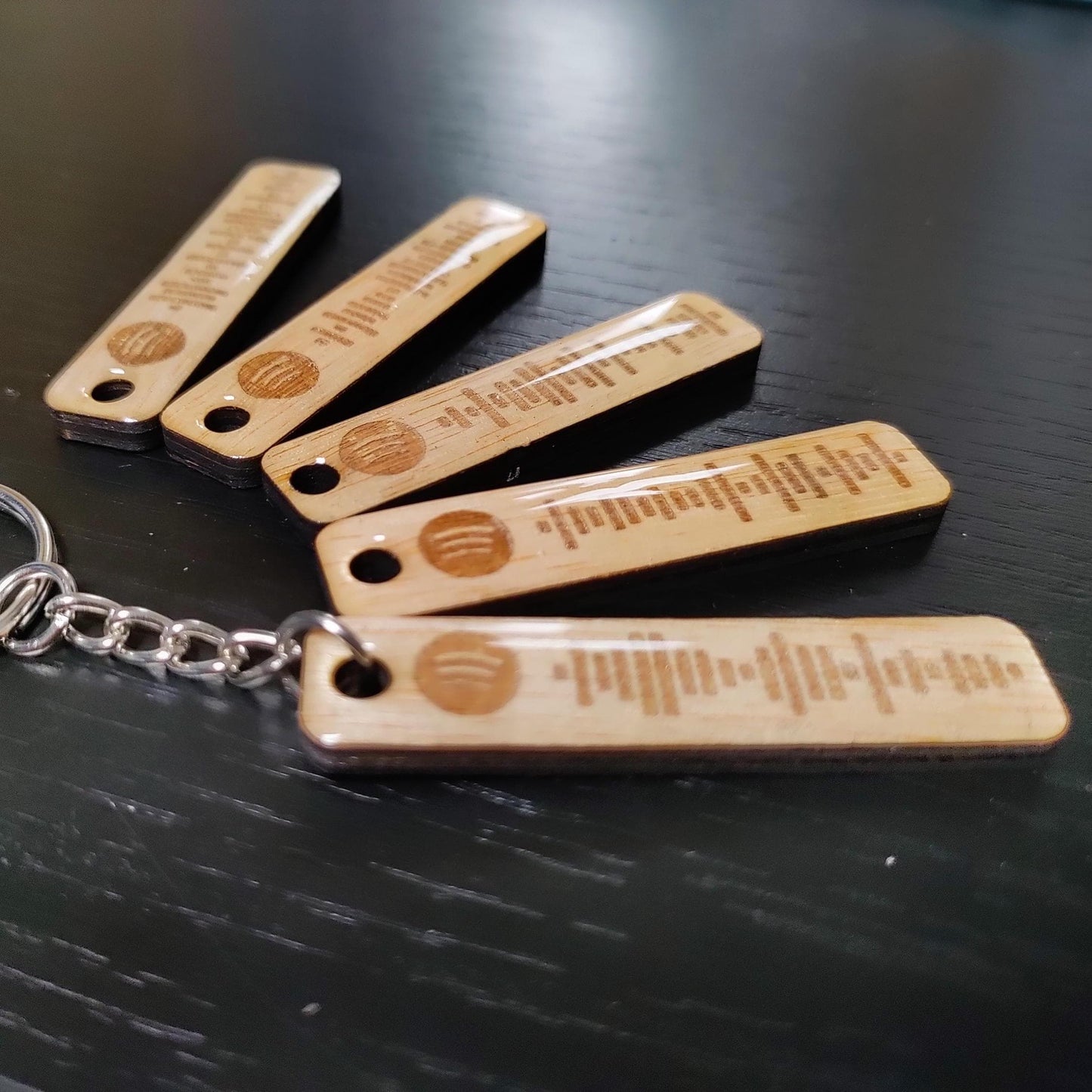Porte-clés en bois avec code Spotify