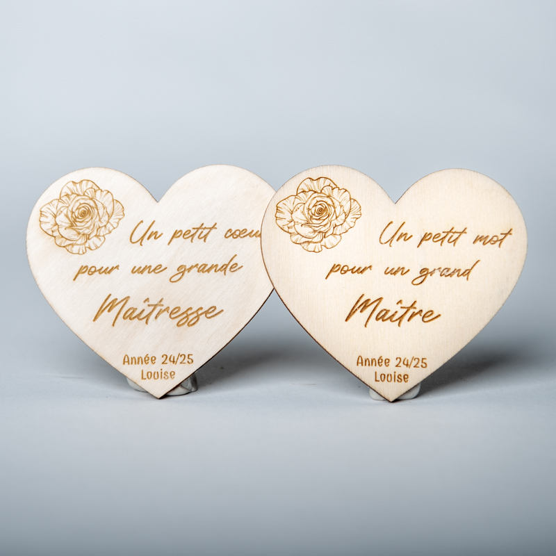 Cartes en bois gravées pour Maîtresse, modèle cœur et modèle rond