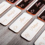 Marque-place personnalisé en bois pour table de mariage