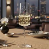 Exemples de décoration pour la personnalisation d’un verre à champagne gravé.