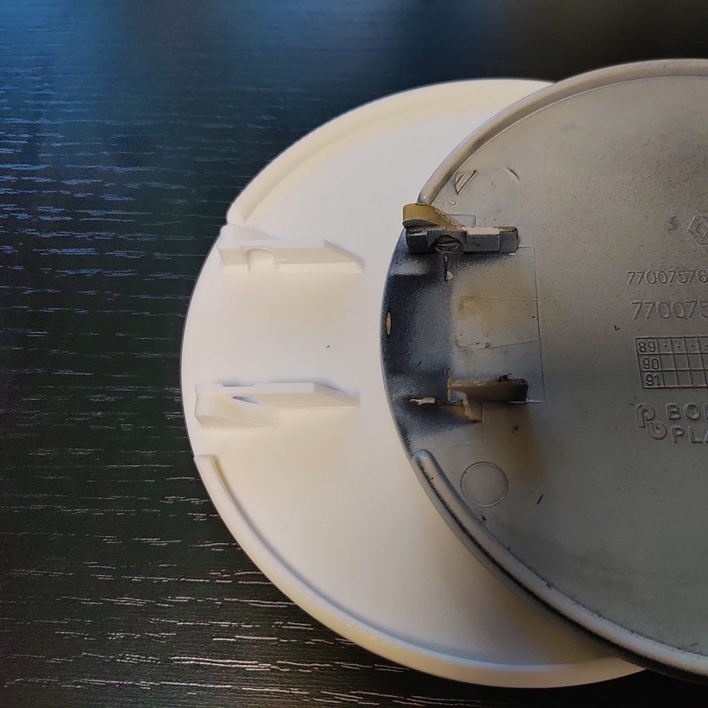 Reproduction d’un cache de réservoir pour voiture ancienne, solution idéale lorsque la pièce n’est plus disponible sur le marché.